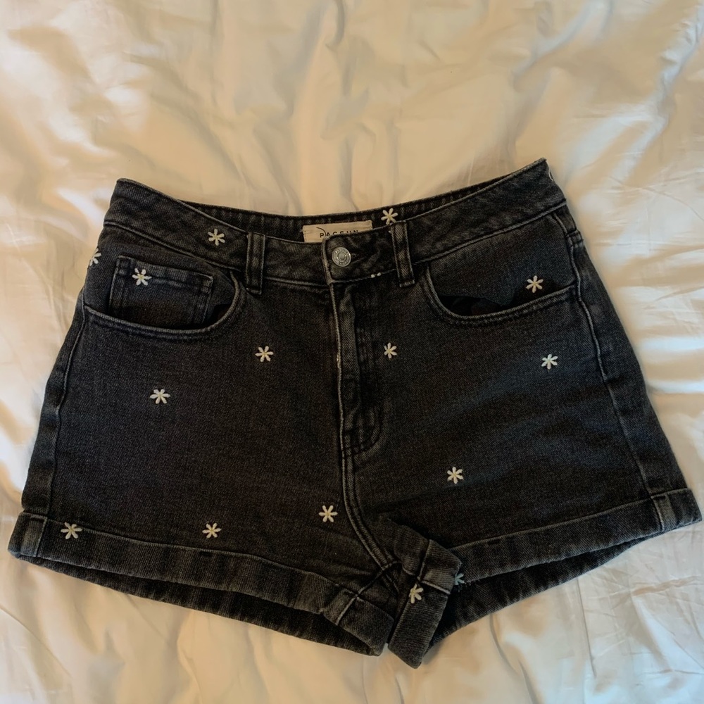 PACSUN BLACK HIGH WAIST MOM SHORTS WITH FLOWERS